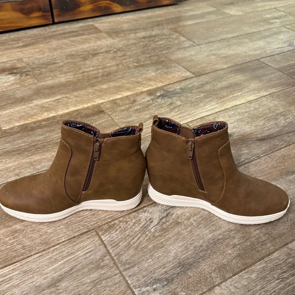 Booties - Picture 3 of 7